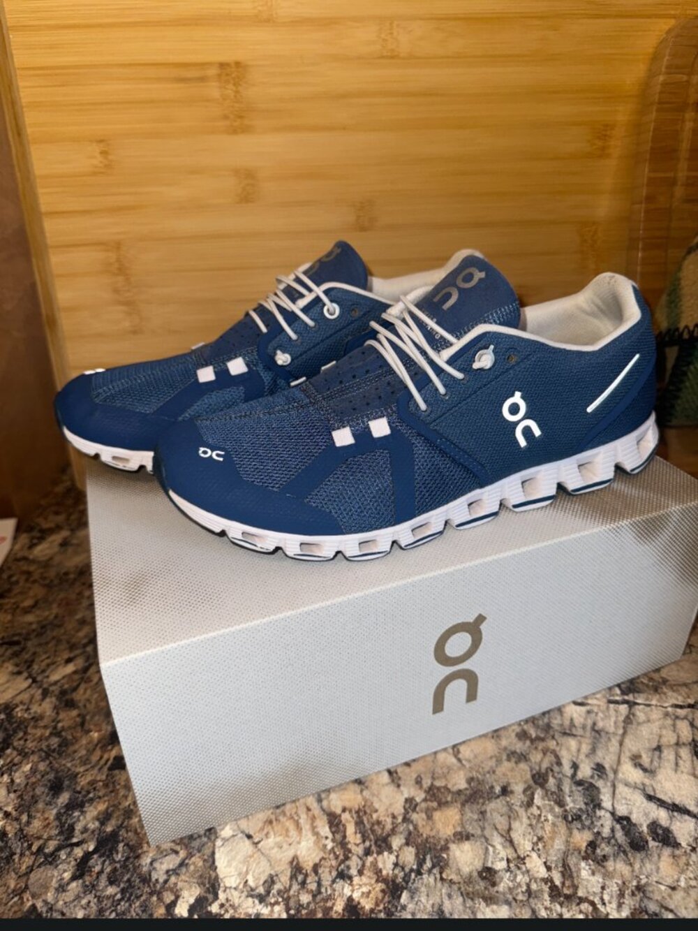 On Cloud 5, Women's 8.5 , Denim/White
